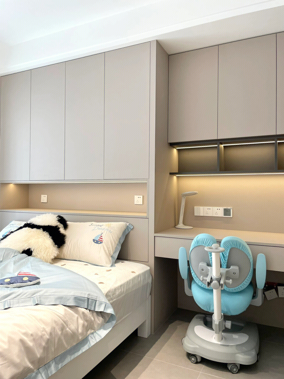 小戶型必看：榻榻米把 “睡、學、囤” 揉進 10㎡里