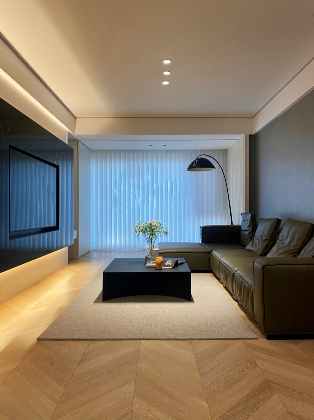 告別大吊燈，無主燈吊頂才是客廳氛圍感的 “神”